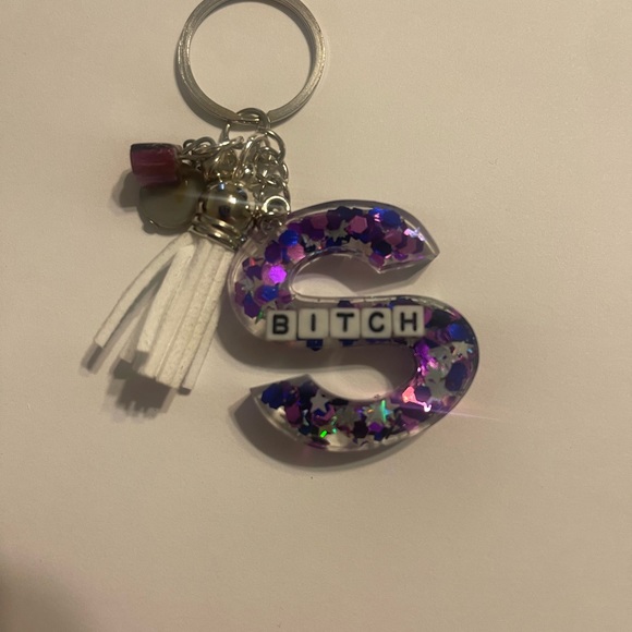 Resin initial keychains - Picture 2 of 4